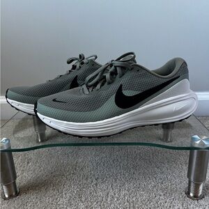 Nike Revolution 8 Running Shoes Men’s 10 Light Army New With Box